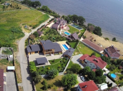 На видео попала красивая жизнь волгоградских депутатов и чиновников из Латошинки