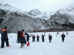 Спасатели доставят тело погибшего волгоградского туриста с Эльбруса  в Черкесск