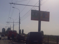 На юге Волгограда водитель «Москвича» протаранил ВАЗ-2104