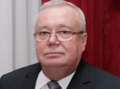 Владимир Петров получил медаль и стал президентом ВолгГМУ