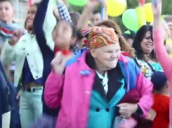 Волгоградская пенсионерка покорила интернет танцем на День города