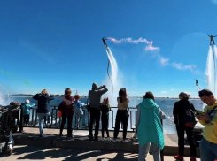 Пируэты в воздухе и на воде, белоснежные яхты и новый амфитеатр: самые яркие моменты Дня города  на видео