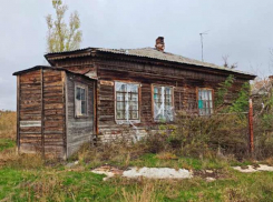 Так выглядит тихий ужас: дореволюционный барак и аварийную трехэтажку снесут на юге Волгограда