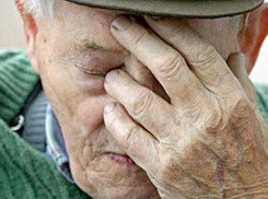 Мать с ребенком в Камышине обокрали приютившего их пенсионера 