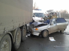 В ДТП с грузовиком в Волжском погибла 38-летняя женщина