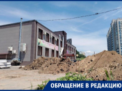«Грохот, писк и скрежет»: в пруд с утками и рыбой проводят канализационный слив в Волгограде 