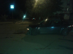 На юге Волгограда элитная Infiniti протаранила Renault: есть пострадавший