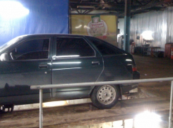 В Волгоградской области 21-летний водитель трагически погиб во время ремонта авто
