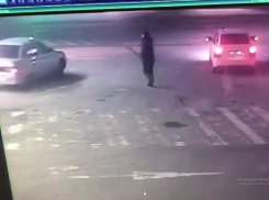 На видео попали двое волгоградцев, воровавших бензин на заправках «Лукойл»
