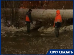 Беременная горожанка стала заложницей коммунального коллапса в Волгограде: видео с места ЧП