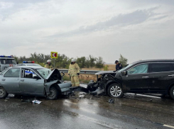 Трехлетний ребенок и водитель погибли в лобовом ДТП под Волгоградом