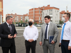 В Волгоград на открытие школы приехал замминистра строительства 