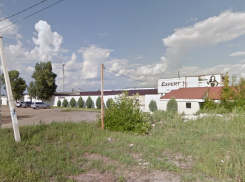 В Волгограде рядом со spa-комплексом Expert Club загорелся склад 