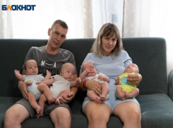 Семье с уникальными четверняшками из Волгограда отказали в государственной ипотеке