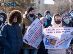 Вернуть украденные светлые часы требуют волгоградцы у депутатов 