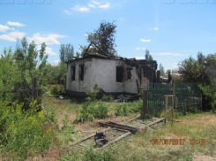 Трое детей сгорели заживо из-за пьяного сна их отца во дворе в Волгоградской области