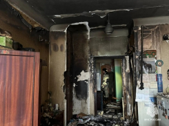 20 человек эвакуировали из горящего общежития в Волгограде