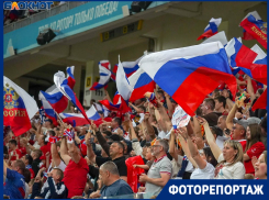 Заводные болельщики и злющие комары помогли победить сборной России в Волгограде