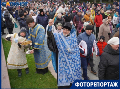Тысячи человек в крестном ходе дошли до митинга: лучшие кадры из центра Волгограда