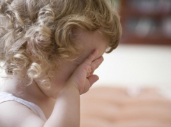 Юлия Ковальчук в Волгоградской области жестоко избивала 2-летнюю дочь