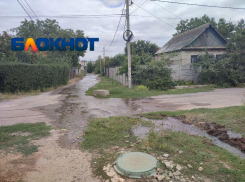 Фекалиями затопило частный сектор в Волгограде 