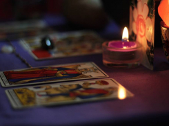 В Волгоградской области гадалка за 1,1 млн рублей год снимала порчу и «венец безбрачия» с 38-летней женщины