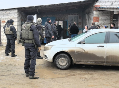 Облаву на цыганское поселение устроили спецслужбы в Волгограде: видео 
