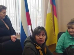 Волгоградцы назвали несправедливым назначение штрафов ворвавшейся в офис Роспотребнадзора активистке