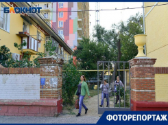 Халтуру капремонта на домах времен Сталинграда показал фотограф