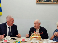 100-летний юбилей отметил ветеран ВОВ Павел Андреев под Волгоградом