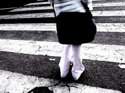 10-летняя девочка бросилась под колеса Toyota в центре Волгограда 