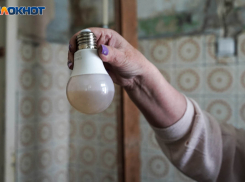 Дом с жильцами на юге Волгограда оставили на полгода без электричества и воды
