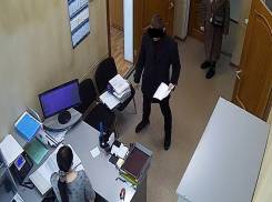 Несдержанных волгоградцев штрафуют за оскорбления сотрудников