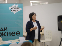 «Нас не заставят молчать»: кандидат от партии “Новые люди” Сардана Авксентьева призвала вернуть прямые выборы в Волгограде