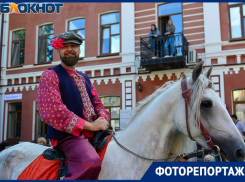 Часть улицы в центре Волгограда стала Царицыном: купцы и нарядные барышни в объективе фотографа