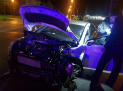 В погоне снес столб: пьяный волжанин угнал и разбил Hyundai, припаркованный у кафе «Каспий»