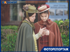 Царицынские красотки и джентльмены попали в объектив фотографа в Волгограде