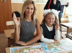 Контролеры-ревизоры высадили 8-летнюю девочку из трамвая в Волгограде за просроченный проездной  