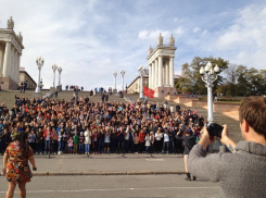 1000 человек на Центральной набережной Волгограда хором спели «Самый лучший день»