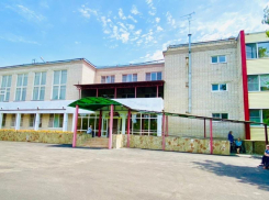 Массово эвакуированных пациентов из херсонского ПНИ продолжают устраивать в Волгограде 