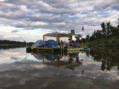 Плавучий коттедж: как круто отдохнуть по живописным местам в Волгоградской области