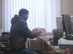  В Волгограде 25-летний студент политеха пойман на взятке в 30 тысяч полицейскому