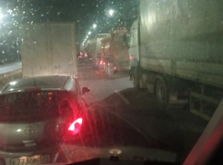 «Стоим больше двух часов»: трассу «Каспий» перекрыли под Волгоградом