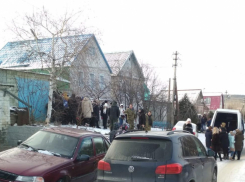 Когда он умирал, мать была за стенкой: под Волгоградом похоронили умершего в ванной девятиклассника