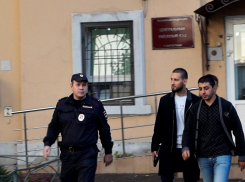 Волгоградских пранкеров в полицейской форме привлекли к штрафу и аресту