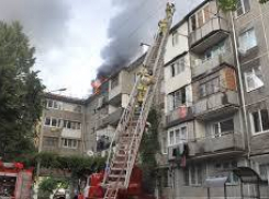 В Волжском из горящего дома эвакуировали 20 человек