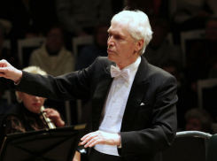 В Санкт-Петербурге ушел из жизни волгоградский дирижер Эдуард Серов