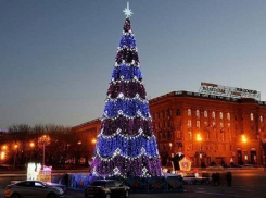 В Волгограде наряжают главную елку города-героя