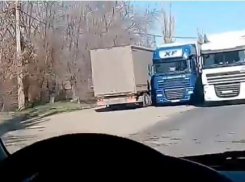 Волгоградский школьник снял полное трагичности видео о засоряющих город дальнобойщиках