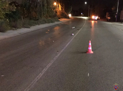 Из-под машины торчали ноги: иномарка сбила лежащего на дороге волгоградца 